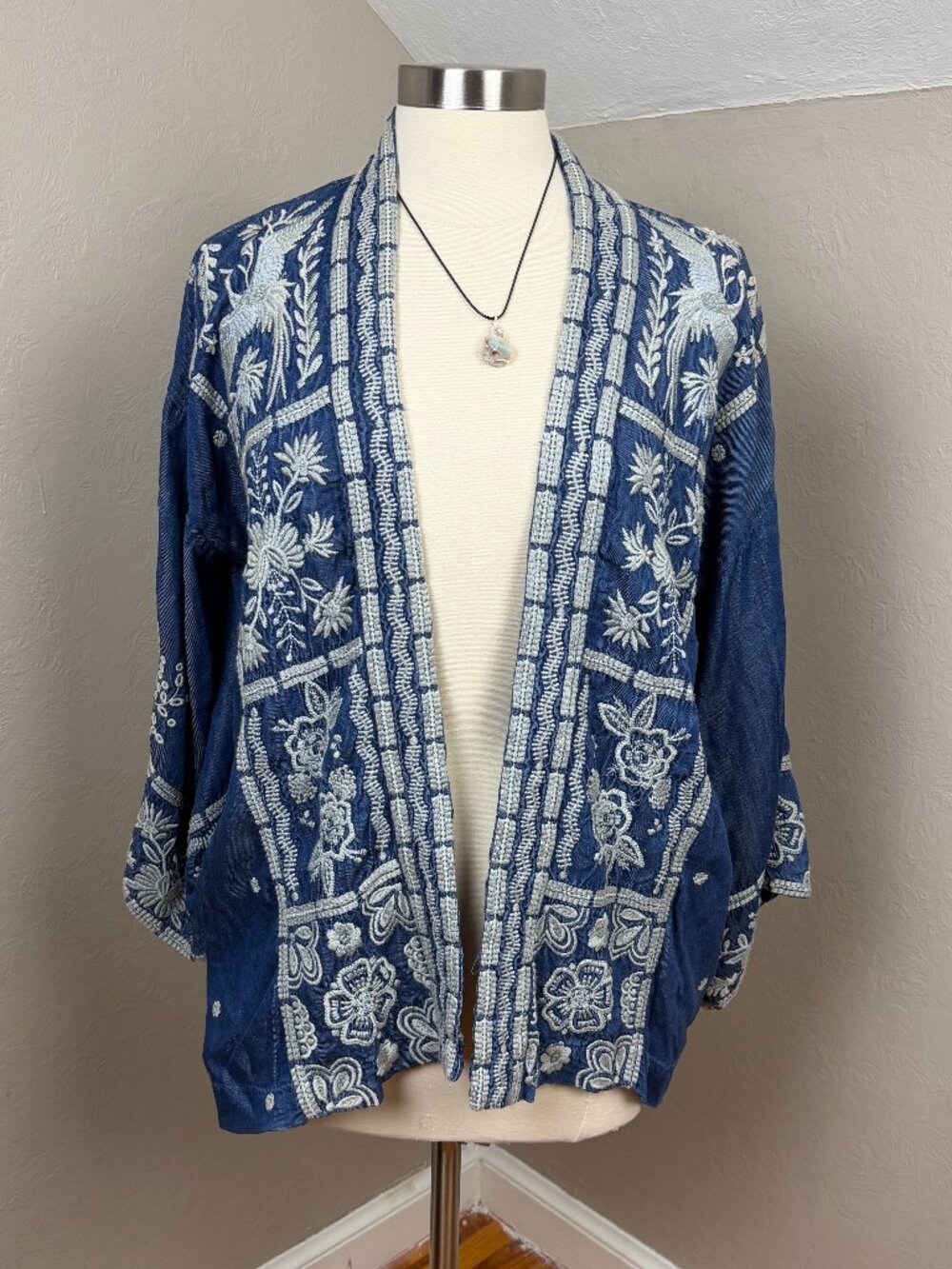 Johnny Was Workshop Womens M Blue Chambray Crane Embroidered Kimono Jacket